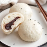 baozi (pão cozido no vapor com recheio)